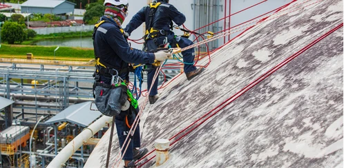 Projeto e dimensionamento estrutural de linha de vida com equipe em trabalho em altura